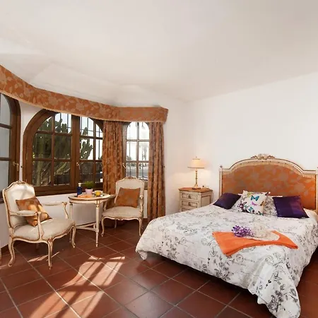 Nikki Puerto Del Carmen Villa
